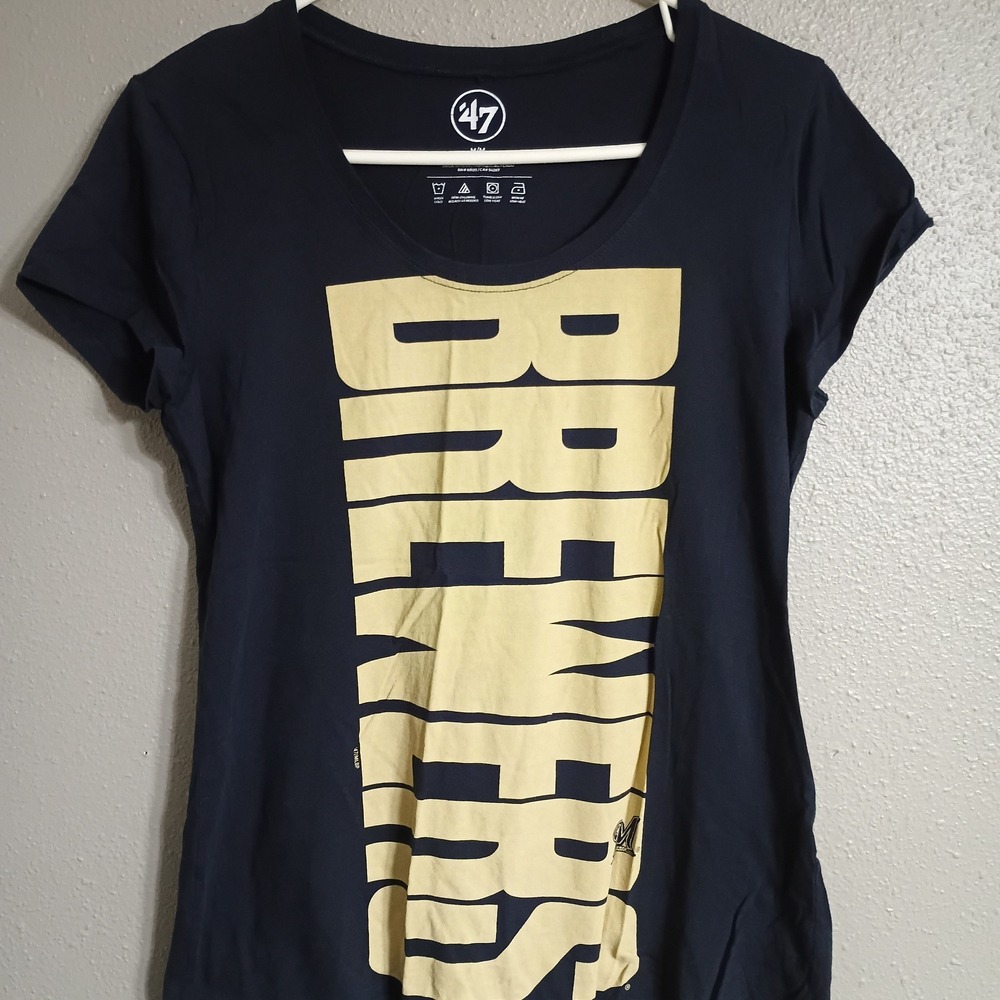 MLB Milwaukee Brewers Woman's T-shirt Size Medium